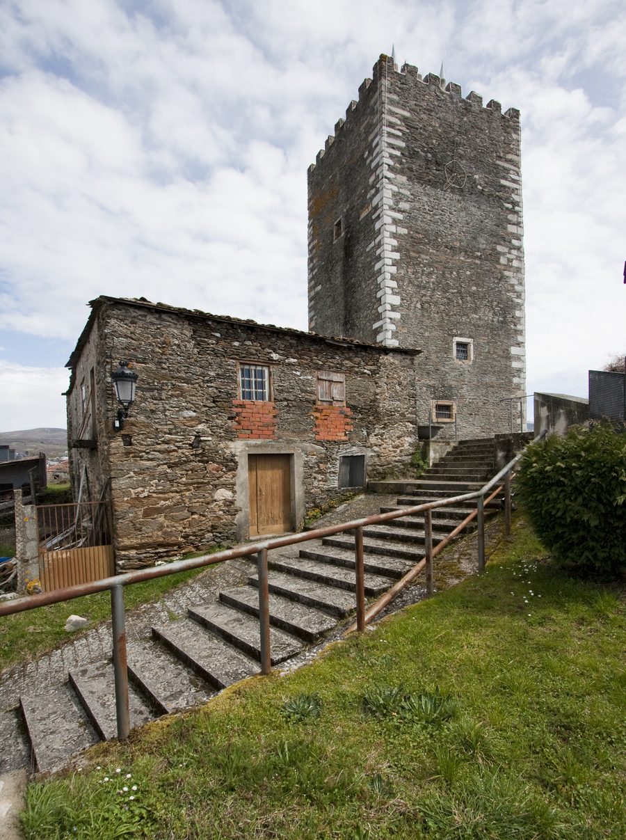 Torre da homenaxe de Viana do Bolo, un monument patrimonial historique en Galice