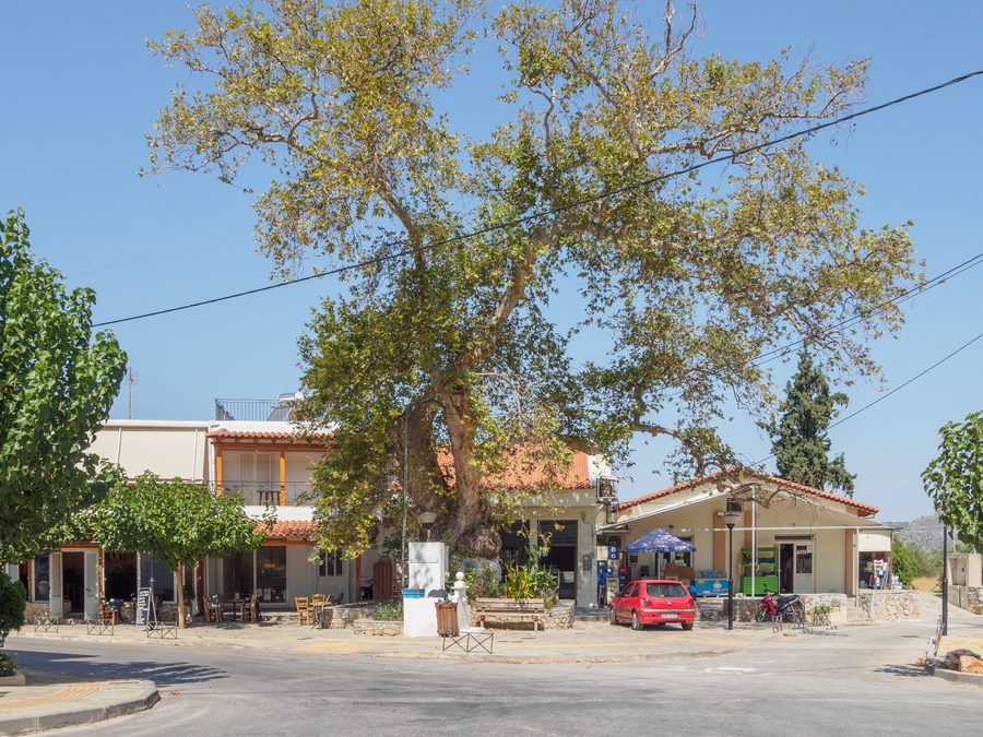 La place centrale de Neo Chorio, Apokoronas, Crète