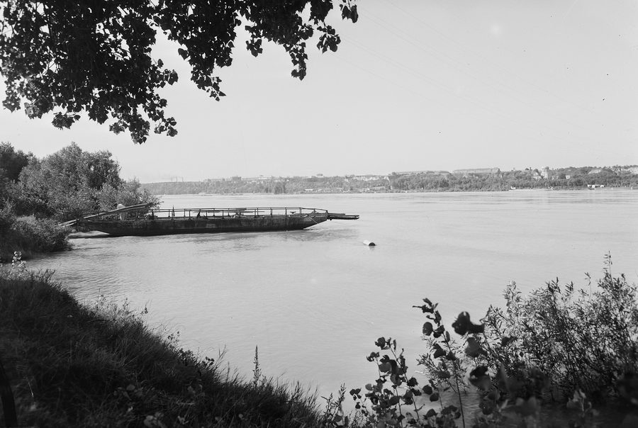 Ferry vers Dunaújváros (Sztálinváros)