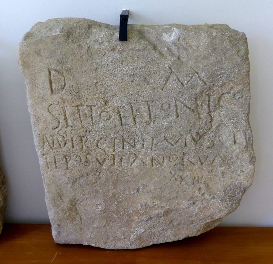 Pierre tombale romaine d’Etto de Guntramsdorf au musée de district de Mödling