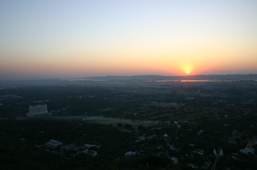 Mandalay Hill au coucher du soleil