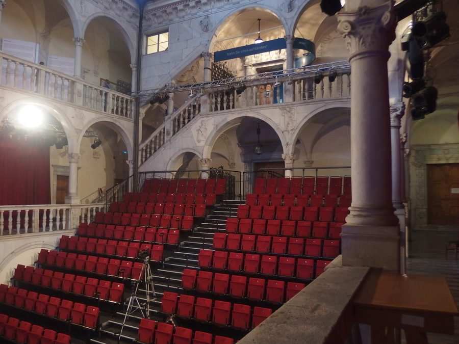 Château Porcia à Spittal an der Drau avec cour à arcades.