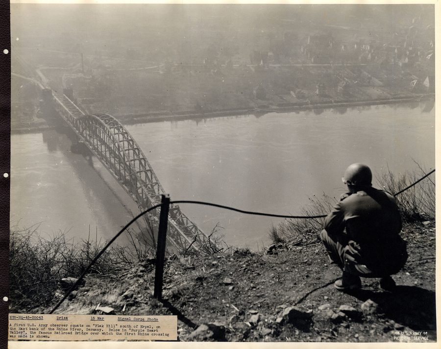 Vue depuis l’Erpeler Ley sur le pont Ludendorff sur le Rhin