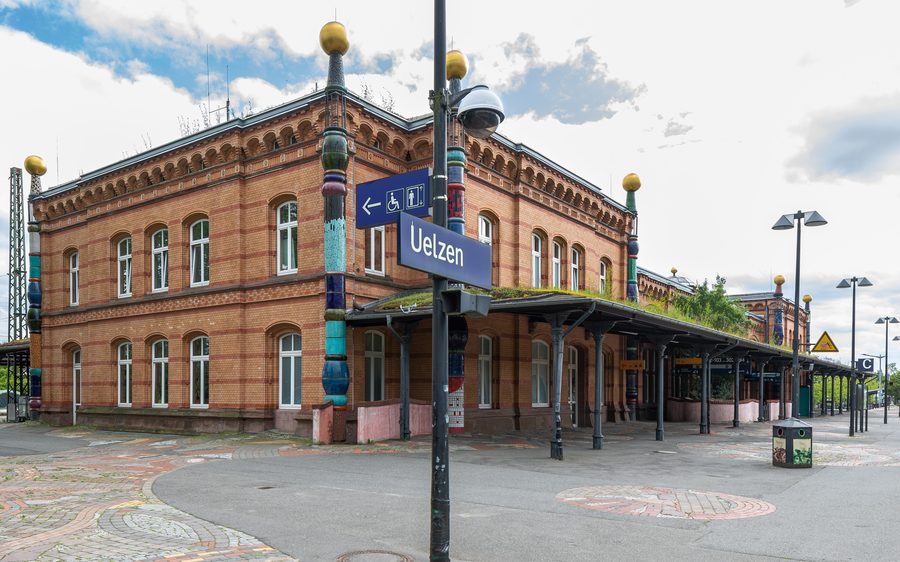 La gare d’Uelzen réaménagée par Friedensreich Hundertwasser