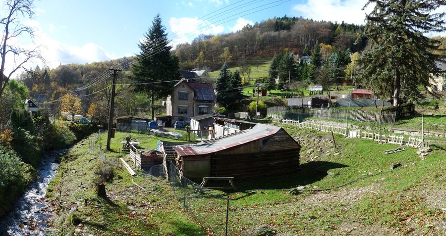 Paysage près d’Údolíčko à proximité de Perštejn avec le Malodolský potok