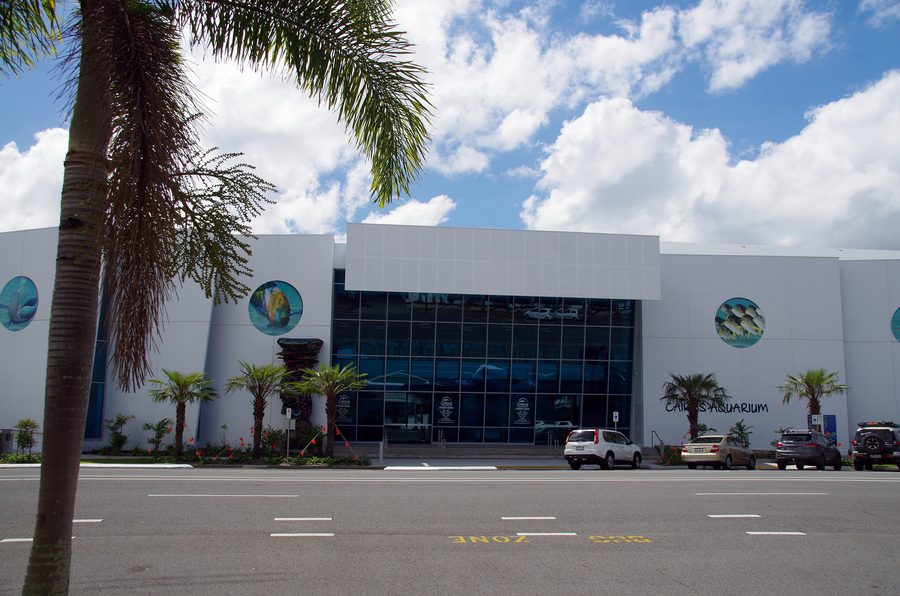 Vue extérieure de l’Aquarium de Cairns dans le Queensland