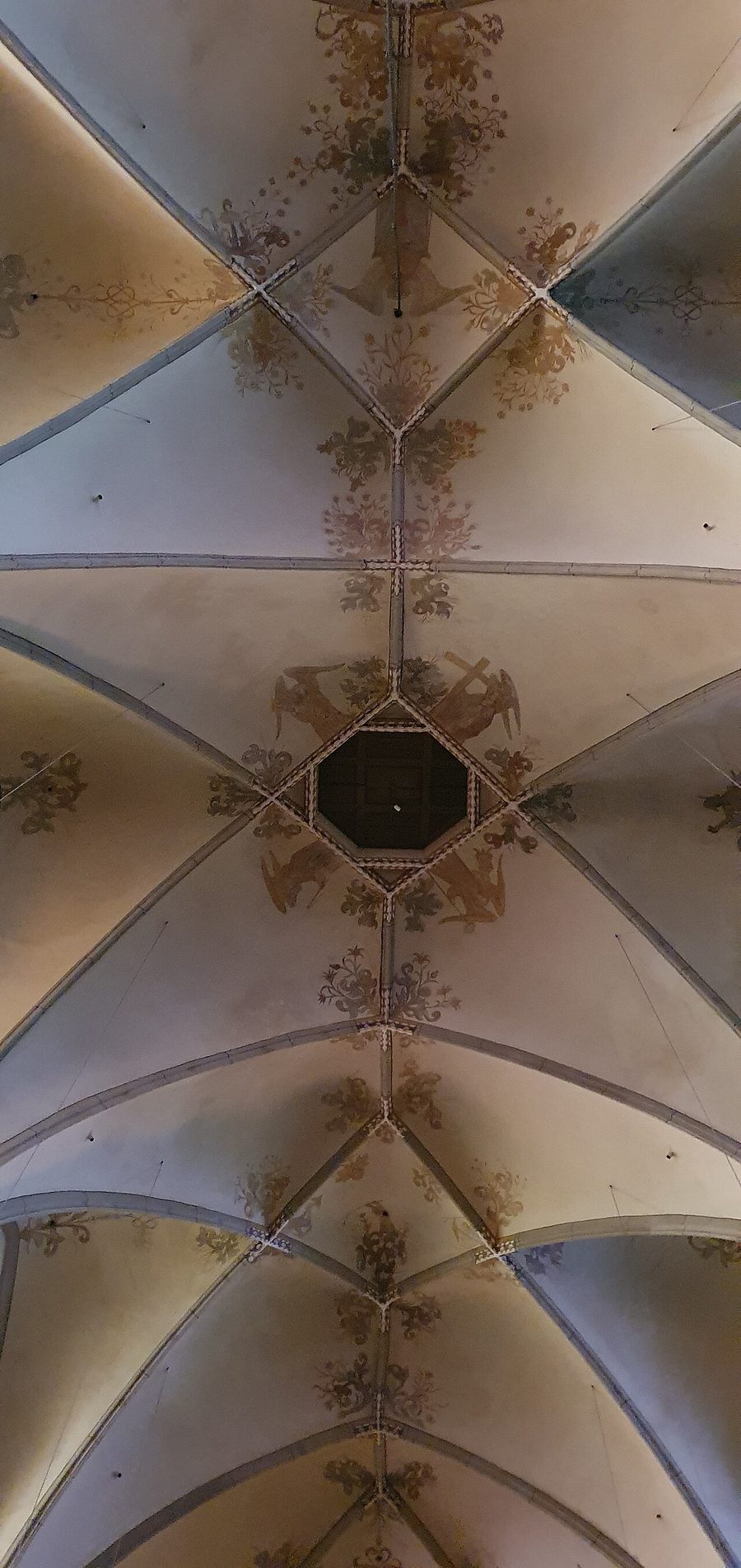 Intérieur de St. Nicolai à Kalkar avec son plafond d’église historique