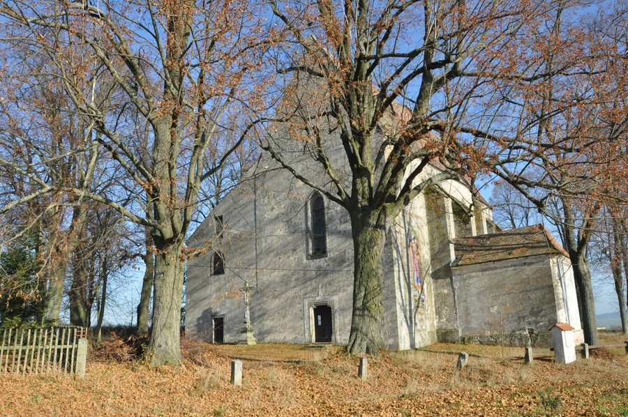Façade ouest de l'église gothique Boží Tělo à Slavonice