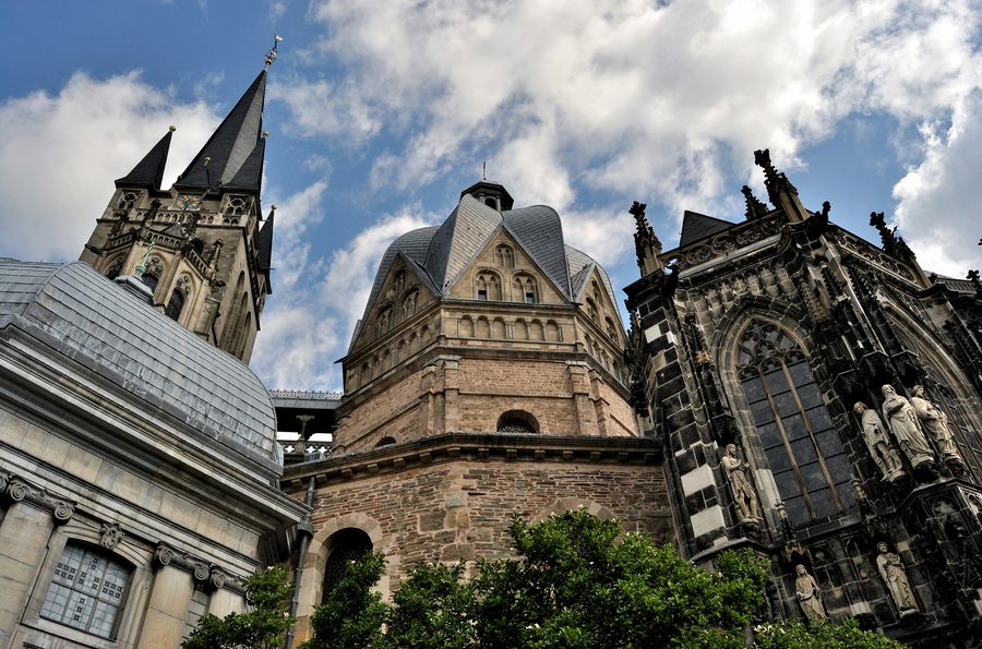 Façade sud de la cathédrale d’Aix-la-Chapelle à Aix-la-Chapelle, Allemagne