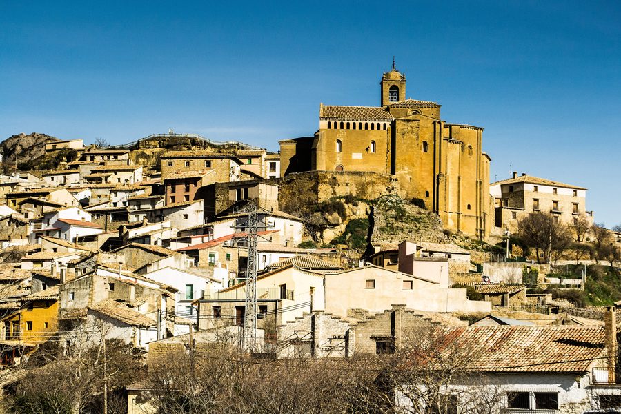 Vue du village de Murillo de Gállego depuis la route