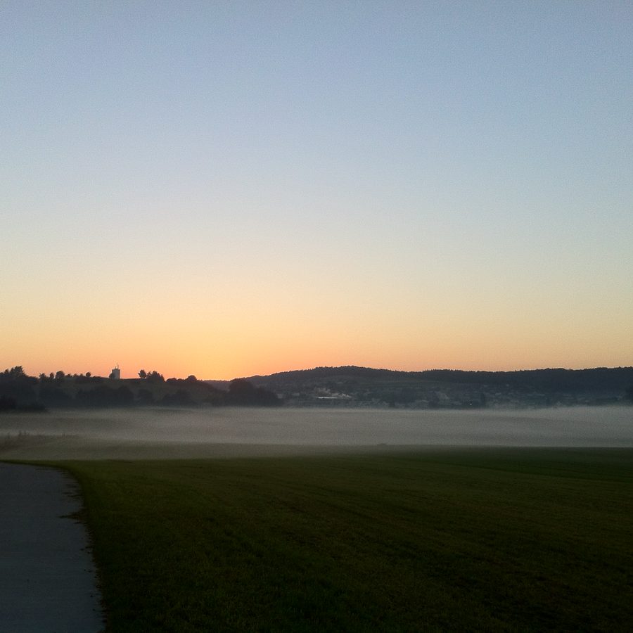 Lever de soleil et brouillard dans la région de Courtepin-Wallenried