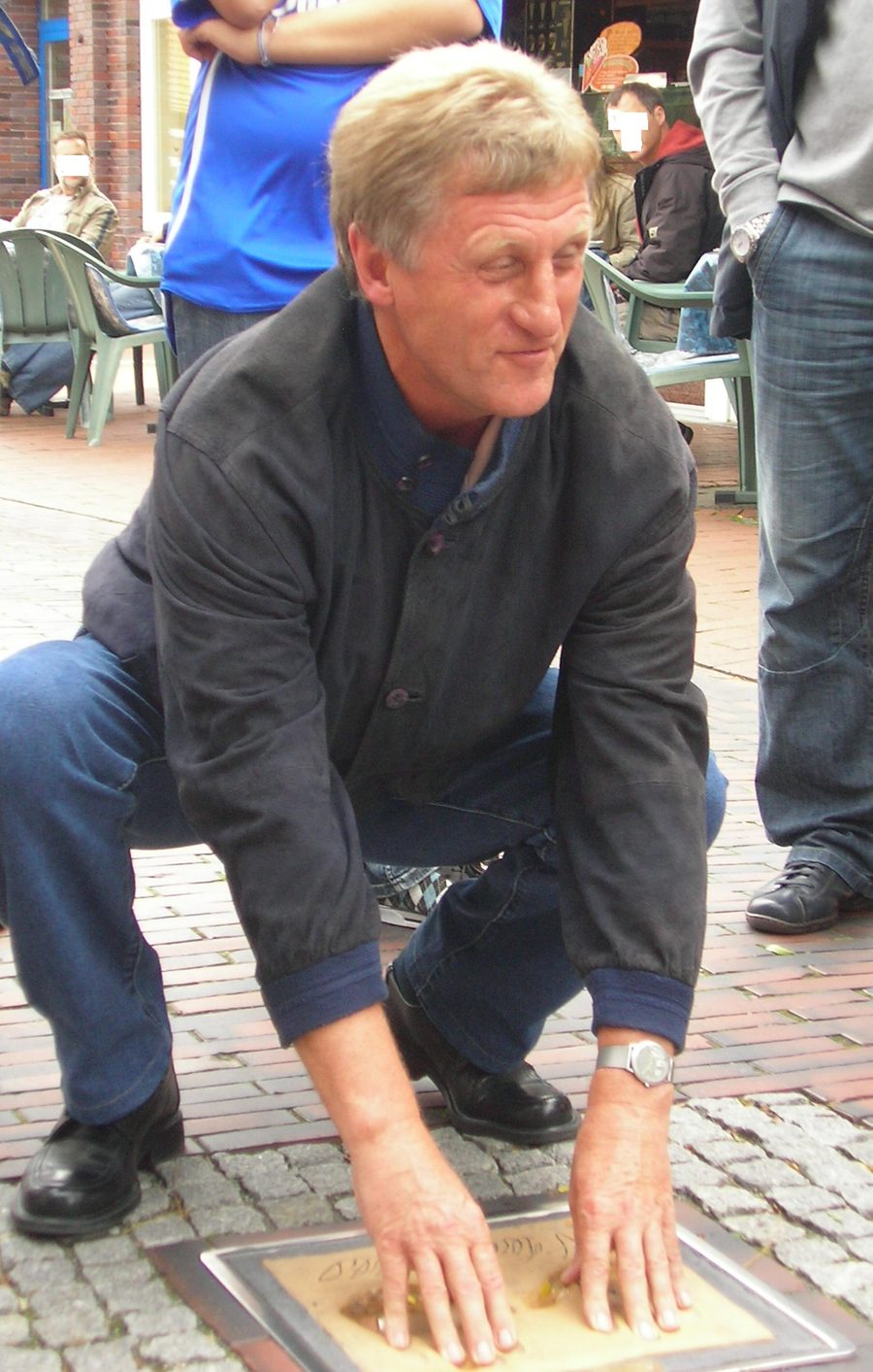 Hands of Fame à Wittmund avec des empreintes de mains dans le revêtement de la rue