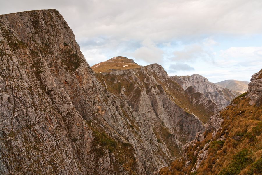 Paysage de montagne à l’intérieur des terres