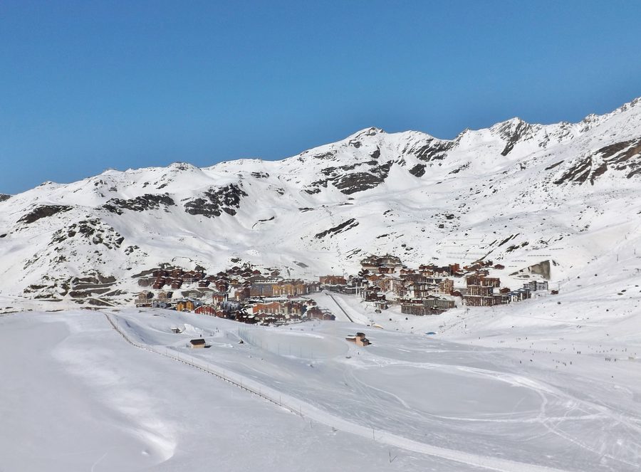 Val Thorens en hiver, un village de ski français situé en altitude dans les Alpes