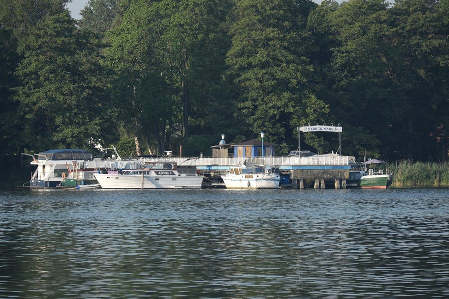 Jetée au bord du Krüpelsee à Senzig