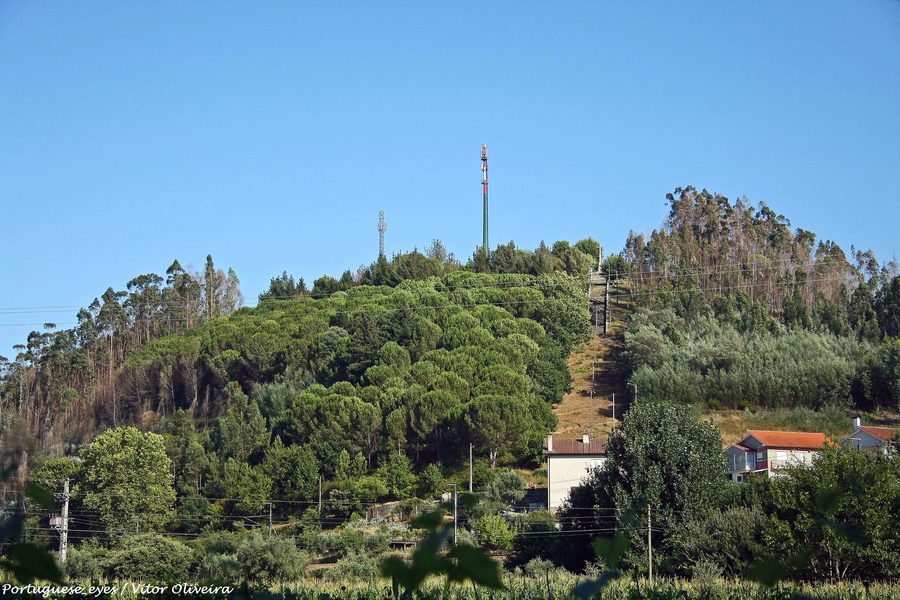 Vue depuis le Miradouro do Senhor do Mundo sur le paysage près de Mortágua