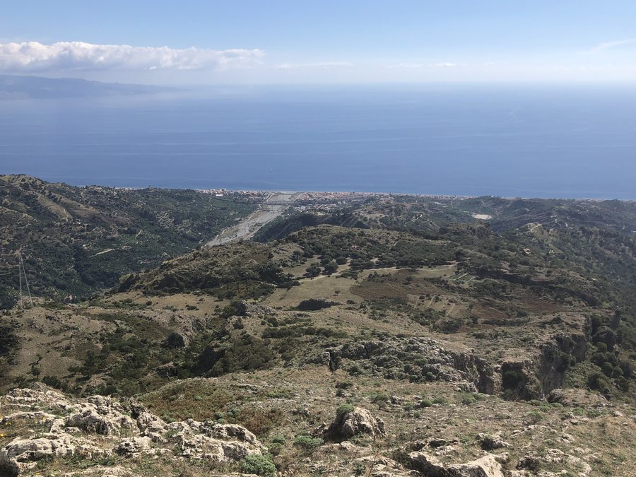 Nizza di Sicilia et Alì Terme vues depuis le Castello Belvedere