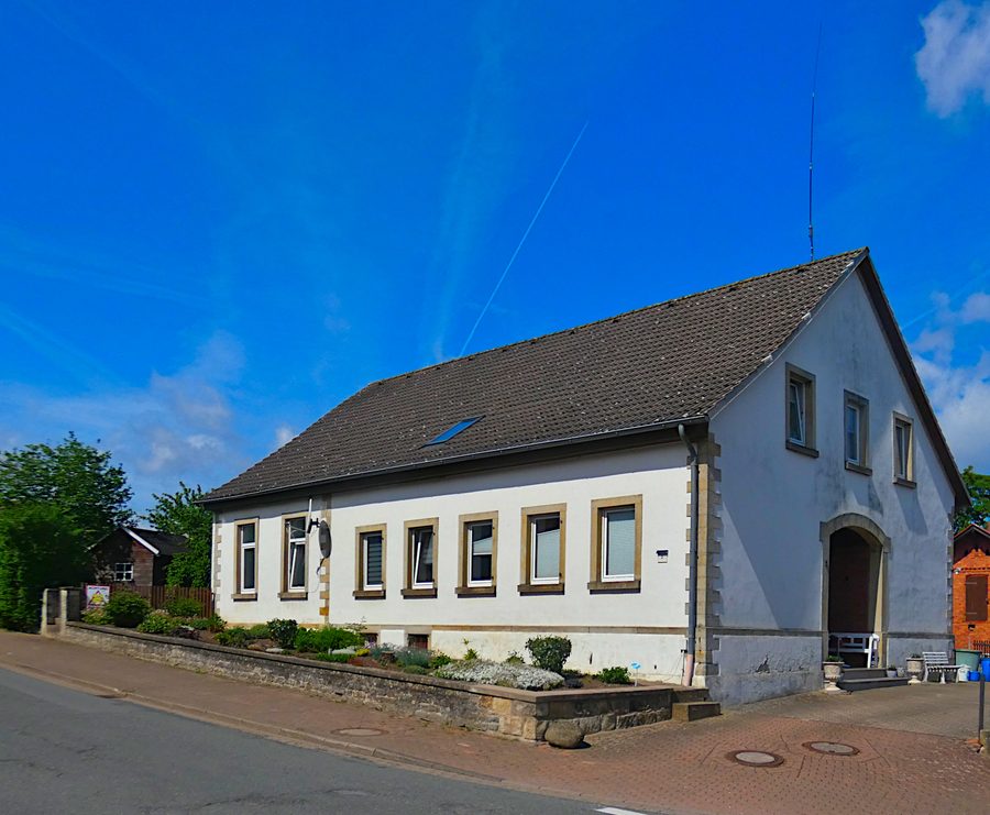 Bâtiment scolaire historique à Antendorf, Auetal