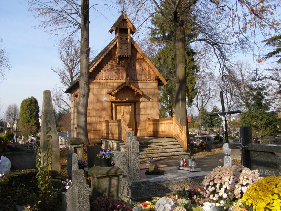 Chapelle historique dans le cimetière de Jedlicze, datée de 1865