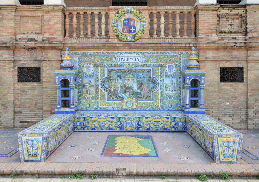 File:Palencia bench (Plaza de España, Sevilla) 2017.jpg
