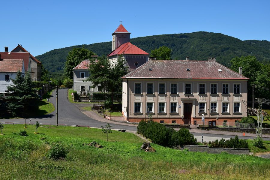 Mairie et église d’Okounov
