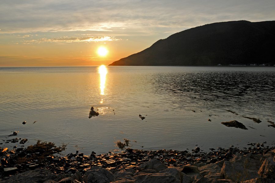 Lever du soleil en face de l’aire de pique-nique à Mont-Saint-Pierre