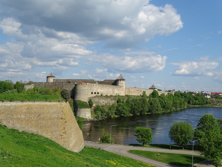 Forteresse d’Ivangorod sur la rivière Narva à Ivangorod, Russie