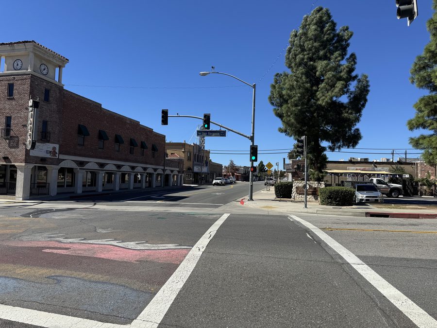 Centre-ville de Banning, Californie, avec San Gorgonio en arrière-plan