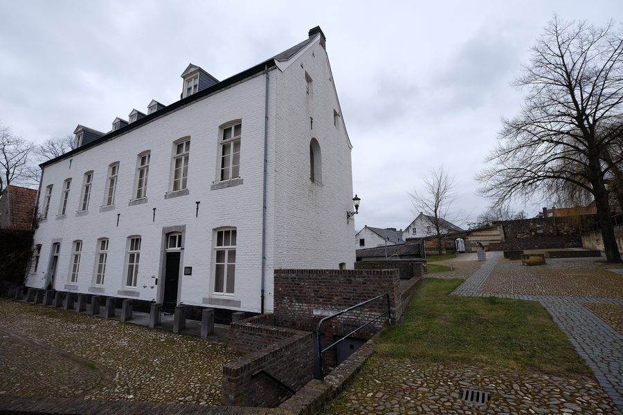 Maison historique blanche à Thorn, Pays-Bas