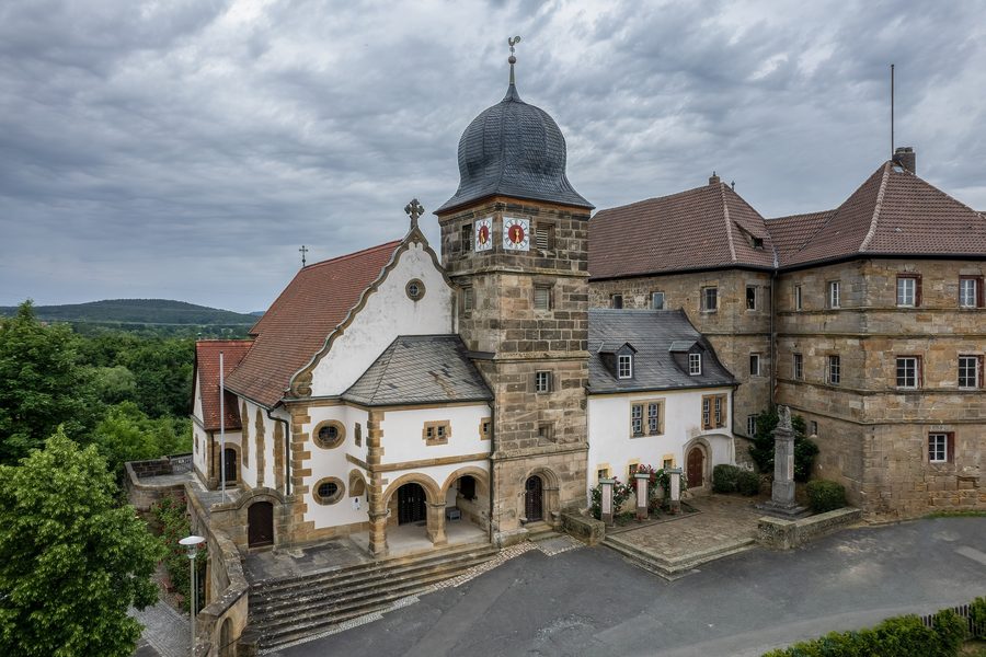 Vue aérienne de l'église paroissiale évangélique-luthérienne Saint-Égidius à Redwitz an der Rodach