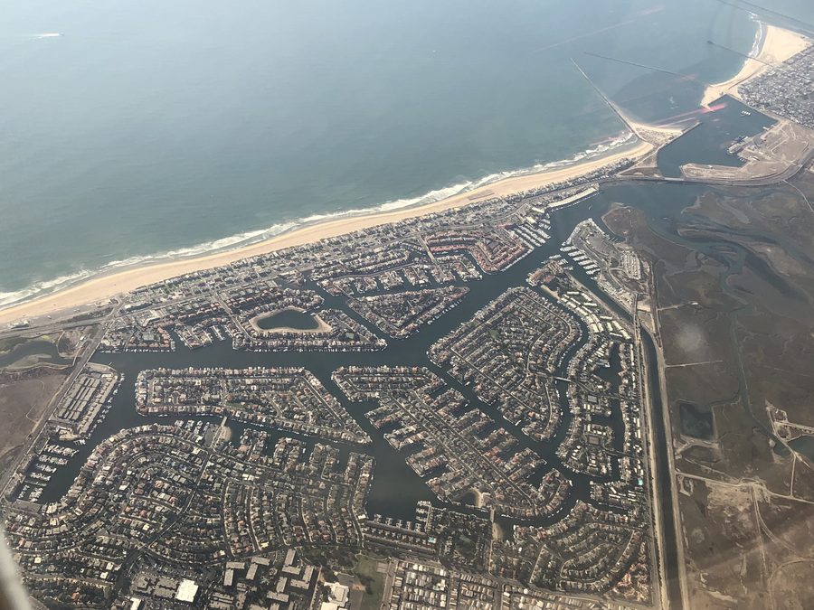 Plage et océan Pacifique à Sunset Beach, Huntington Beach, Californie