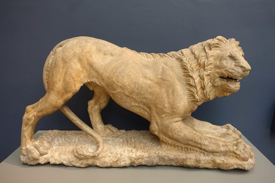 Statue en marbre de deux lions au Wadsworth Atheneum à Hartford