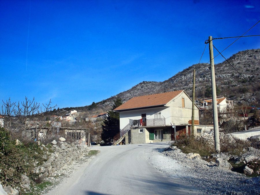 Village de Rastovac près de Zagvozd en Croatie