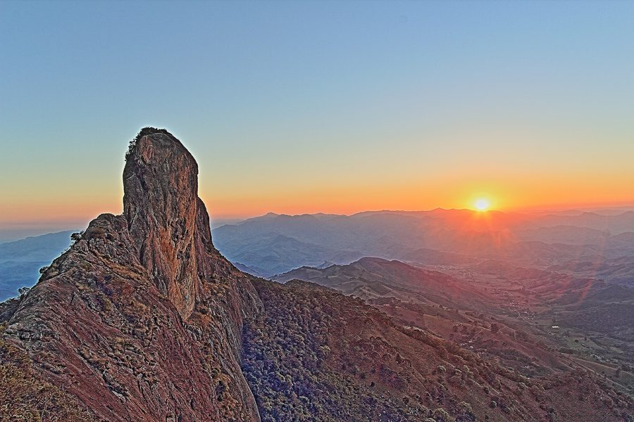 Pedra do Baú, vu depuis Pedra do Bauzinho au coucher du soleil