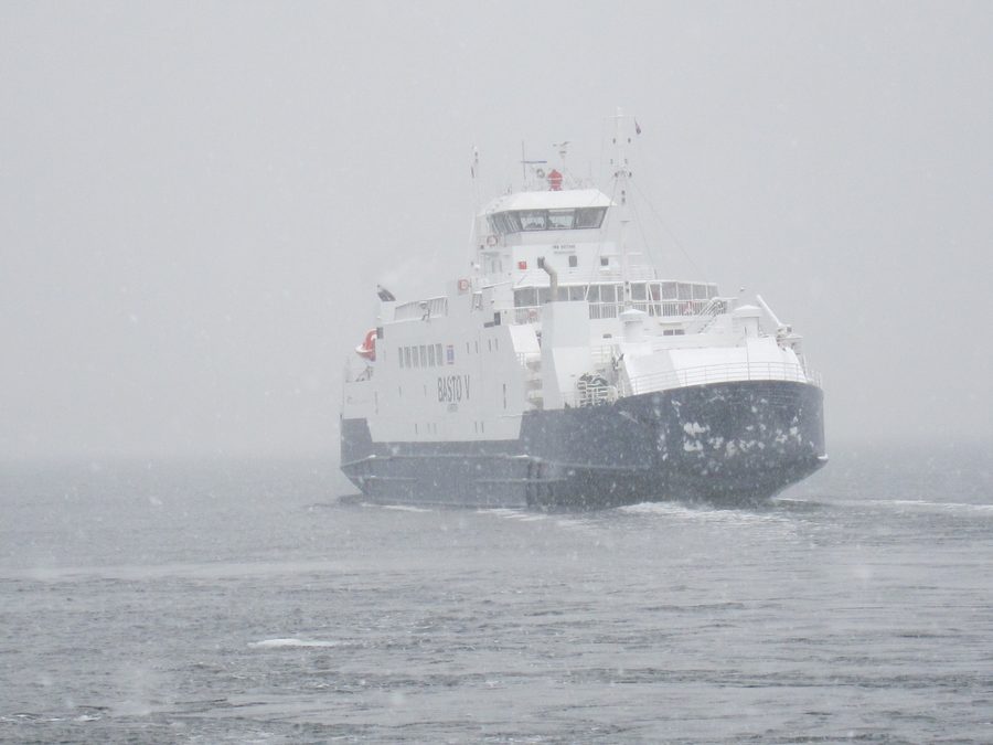 Le ferry Bastø V en route dans le fjord d’Oslo de Horten à Moss