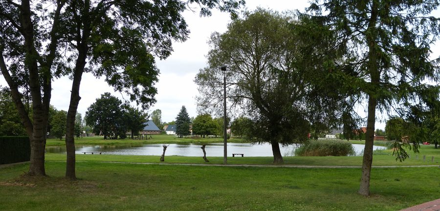Étang du village à Grapzow, vu depuis le cimetière