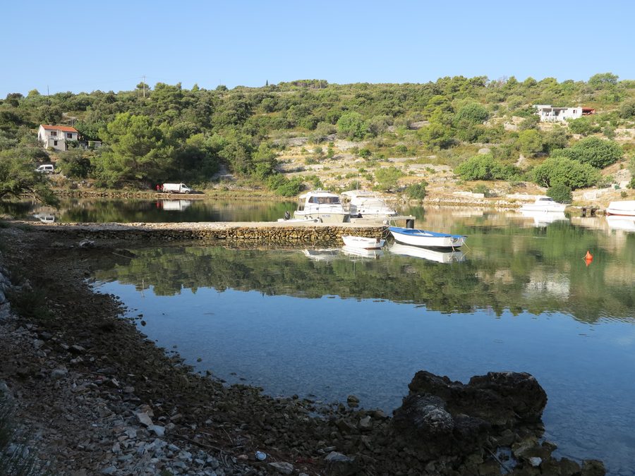 Piškera dans la partie arrière de la baie de Nečujam