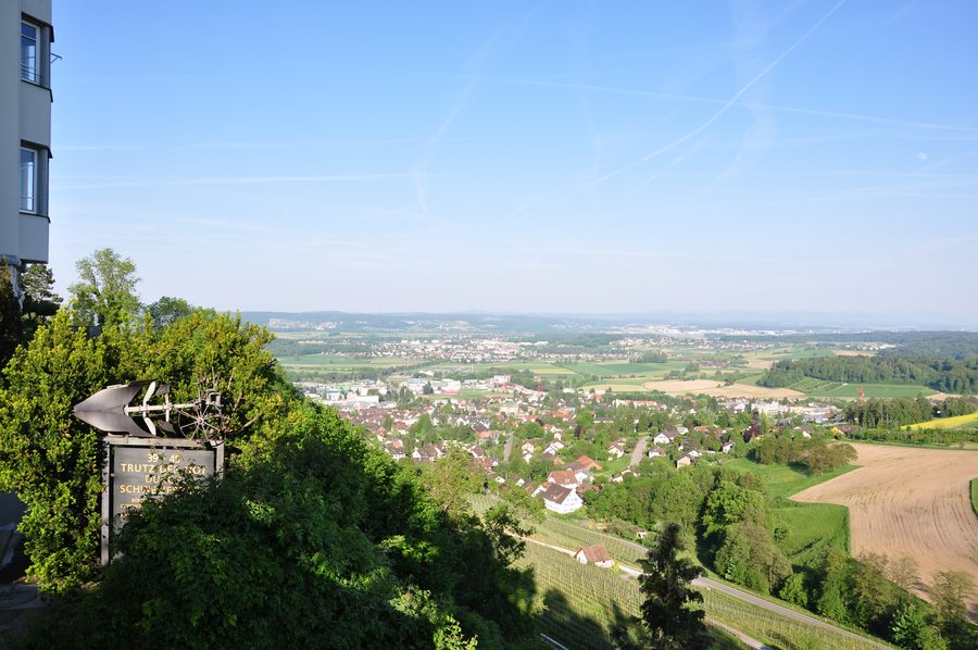 Vue depuis Regensberg sur Dielsdorf et Niederhasli en Suisse