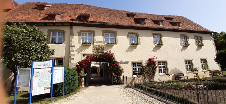Vue de la partie est du bâtiment sud du château de Schrozberg
