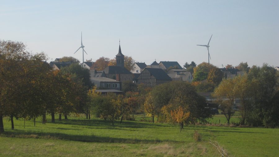 Village de Leideneck dans le paysage du Hunsrück, Allemagne