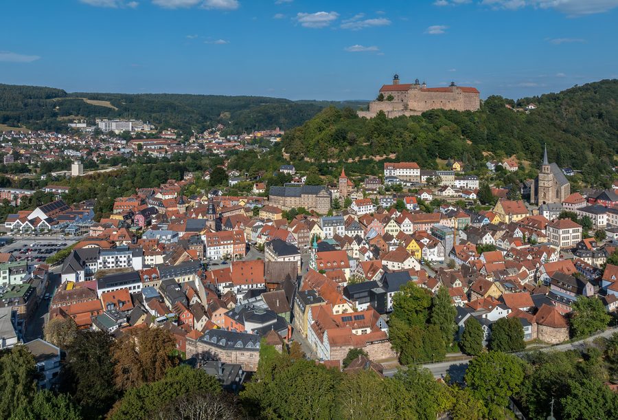 Vue aérienne de Kulmbach avec zone d’habitation et paysage environnant