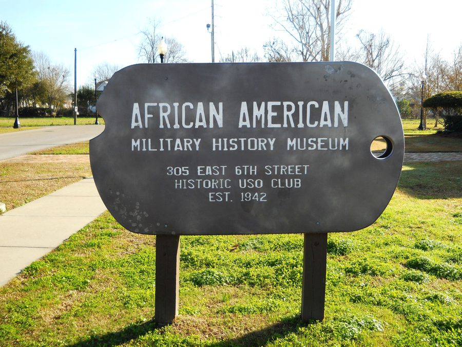 Panneau devant l’African American Military History Museum à Hattiesburg, Mississippi
