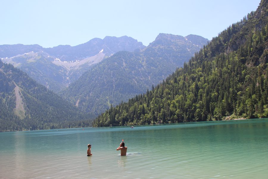 Le Plansee, un lac alpin dans la région des lacs de Reutte.