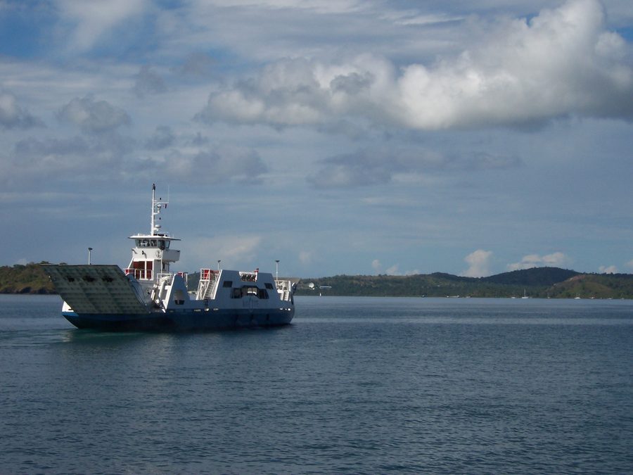 Ferry entre les parties de l’île de Mayotte