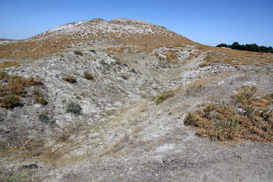 Alışar Höyük, un tell dans la province turque de Yozgat, vue du sud