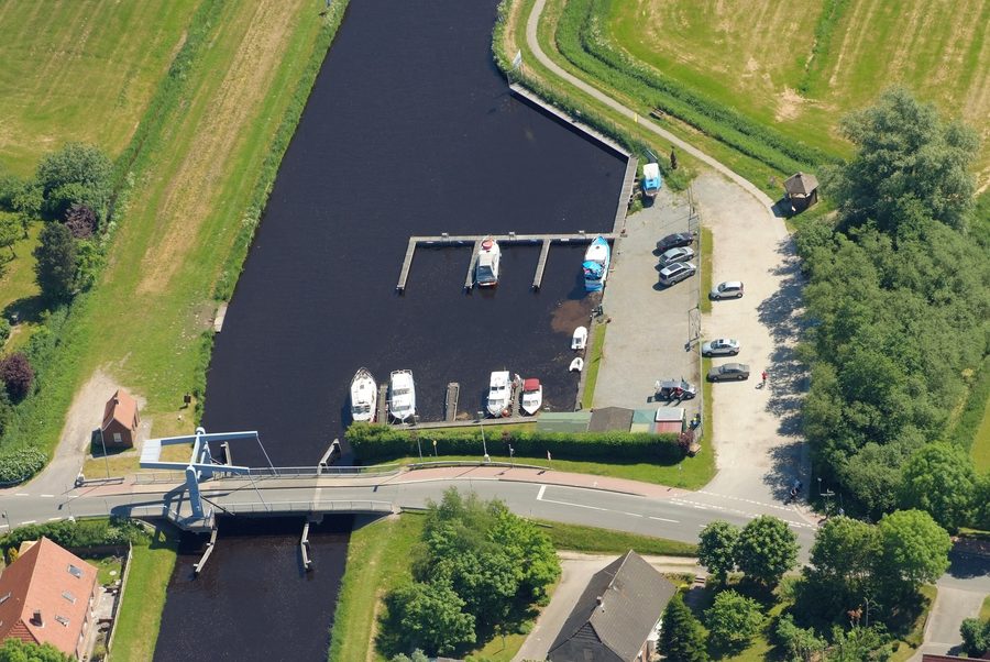 Vue aérienne du port de plaisance de Dykhausen près de Sande