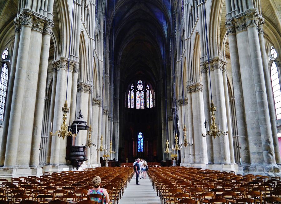 Nef centrale de la cathédrale Notre-Dame à Reims, Marne