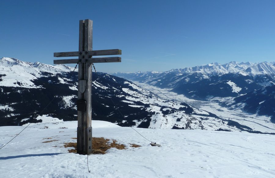 Vue du Resterkogel sur Mittersill, la vallée de la Salzach et les Hohe Tauern