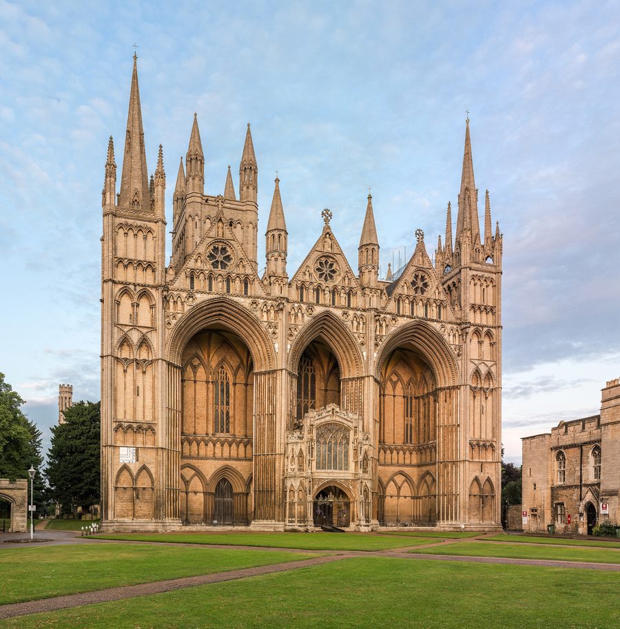 Extérieur de la cathédrale de Peterborough dans le Cambridgeshire, en Angleterre