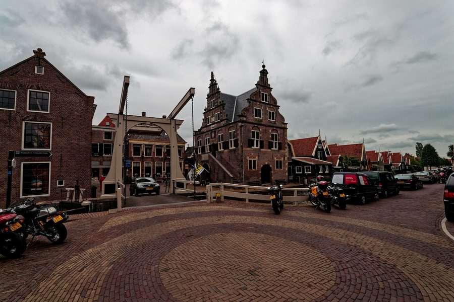 Hôtel de ville et halle aux poids de De Rijp au Grote Dam